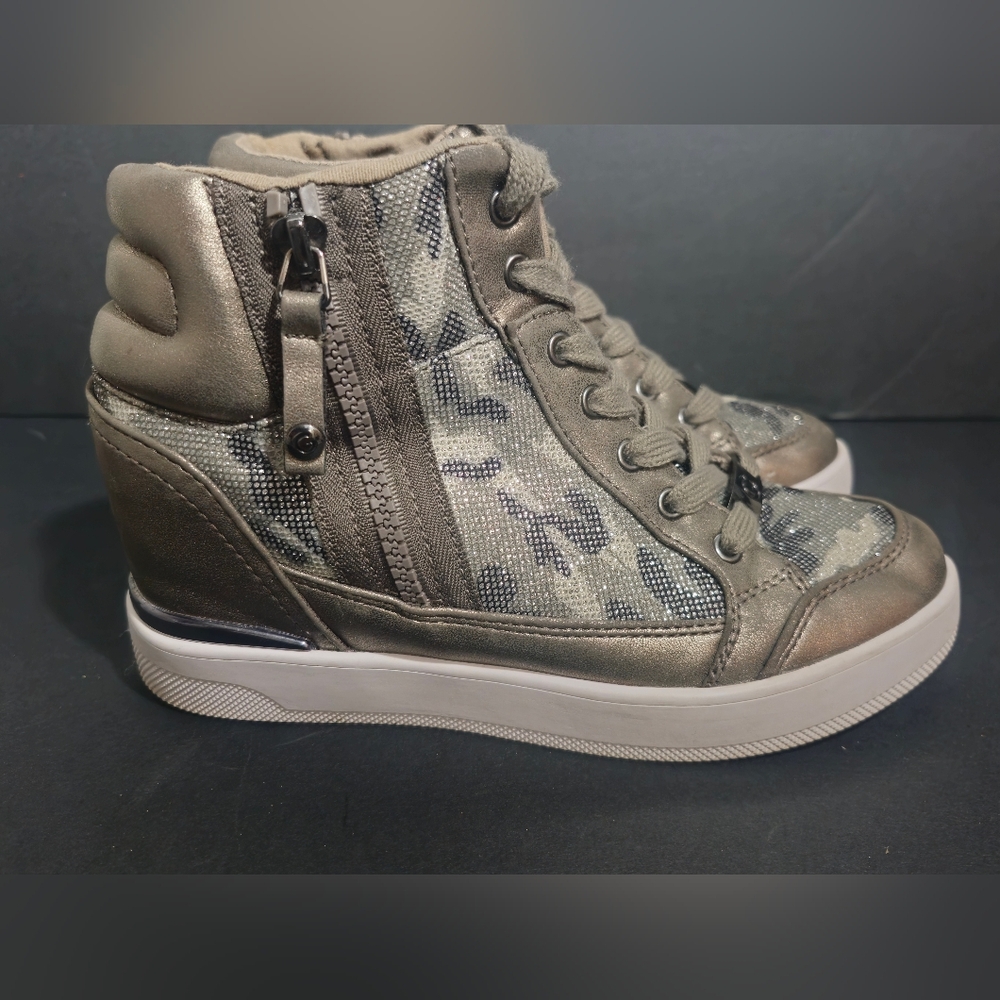 GBG Los Angeles Nelly Faux Leather Camouflage High-top Sneakers Size 7 image 2